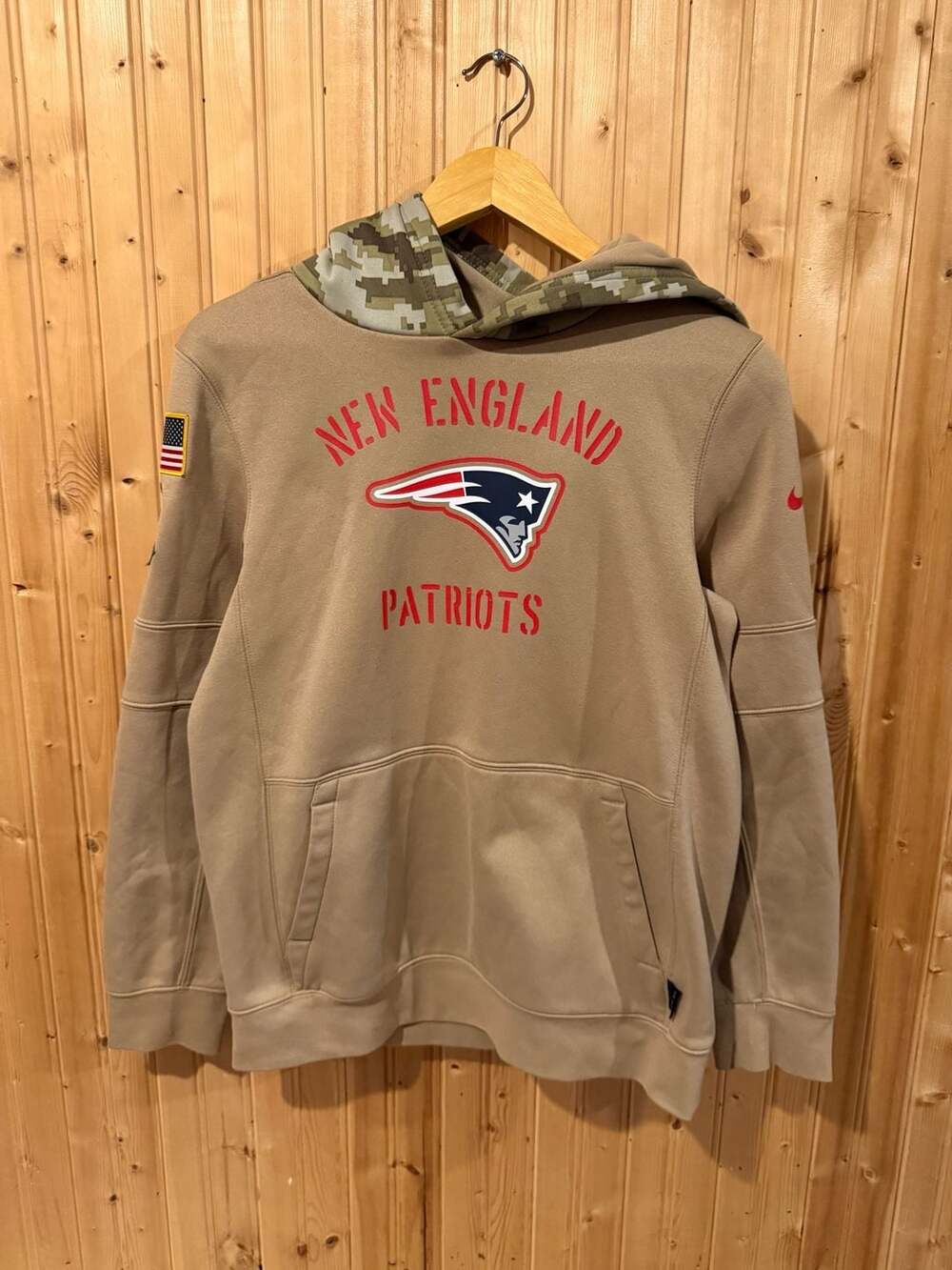 Nike Youth New England Patriots 2019 Salute to Service Dri-FIT Therma Hoodie YL